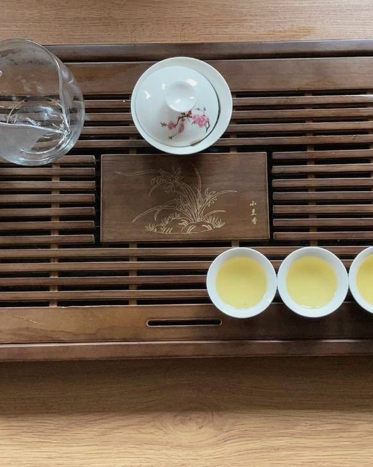 家里的餐桌